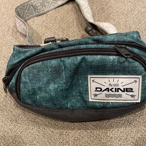 Dakine belt bag